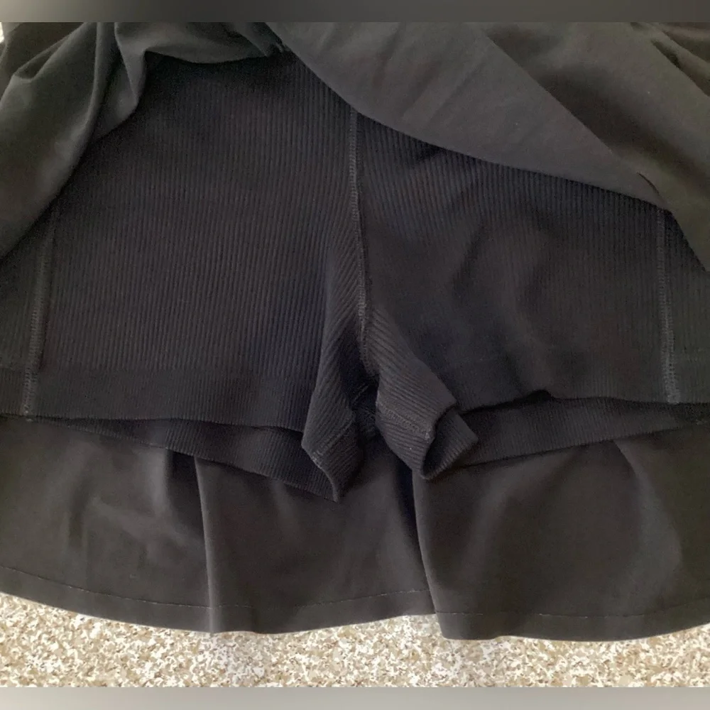 Offline by aerie Black Flowy Skort Medium - Picture 3 of 10